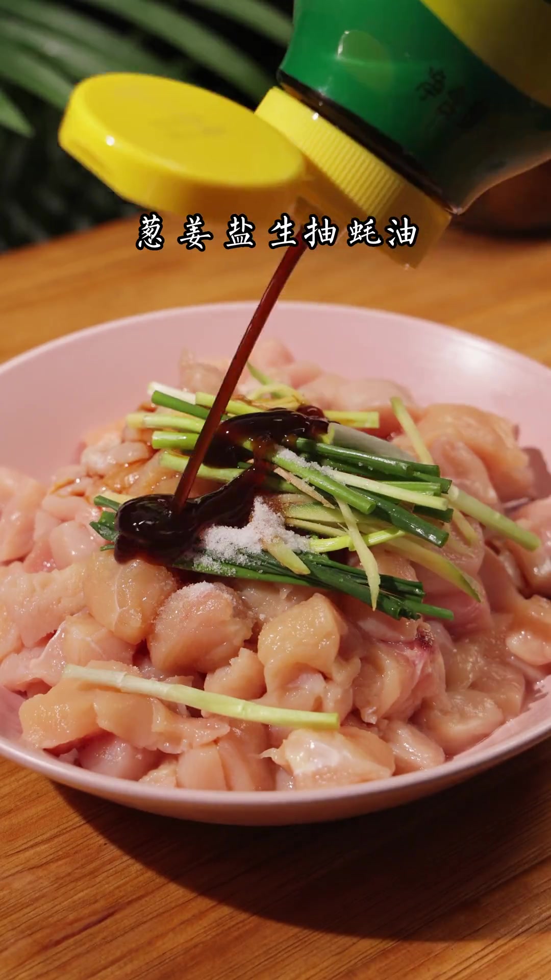 别总买外面鸡米花,两块鸡胸肉在家炸一大盆,都爱吃