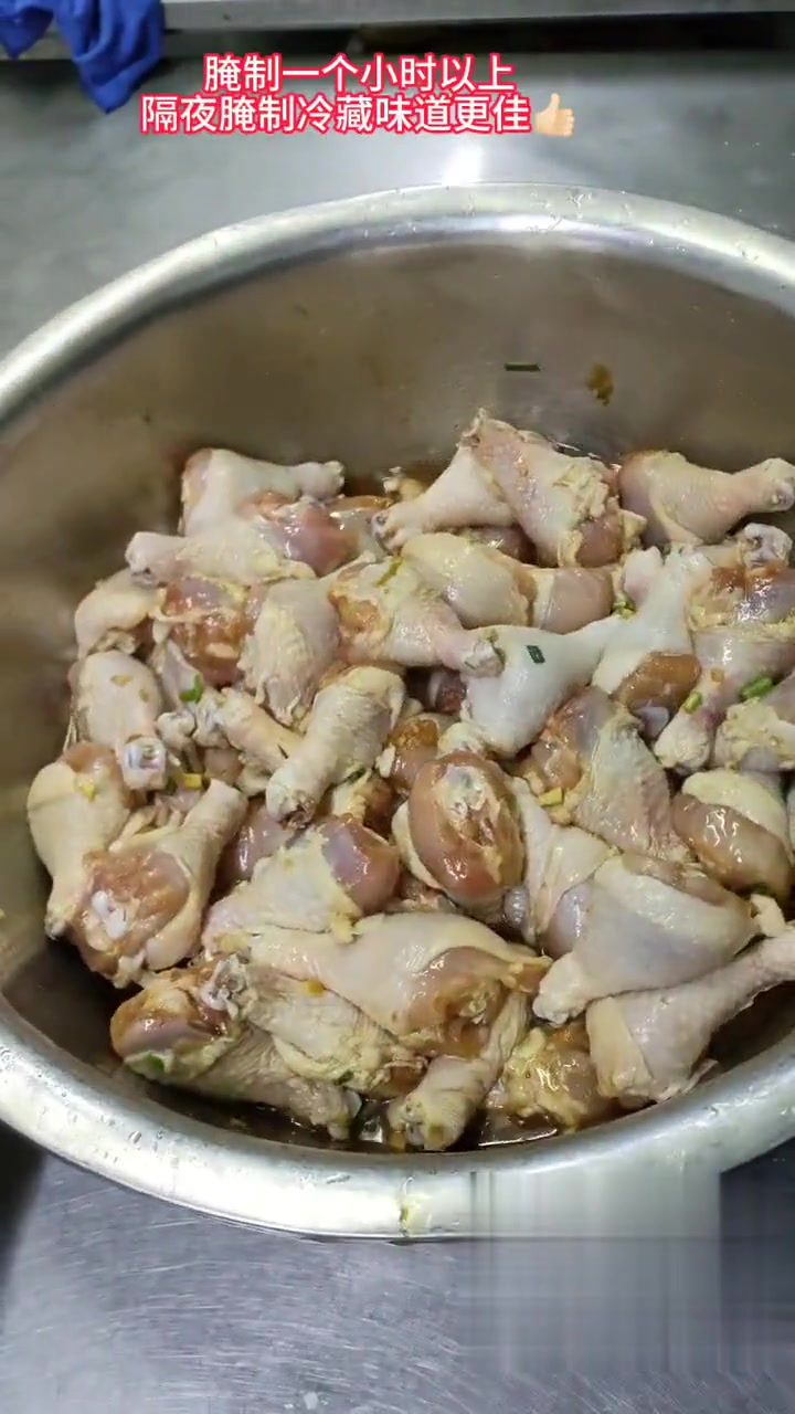 今日分享食堂菜品梅干菜蒸鸡腿做法，特别适合夏天食用，操作简单，喜欢的朋友可以试试做起来吧！