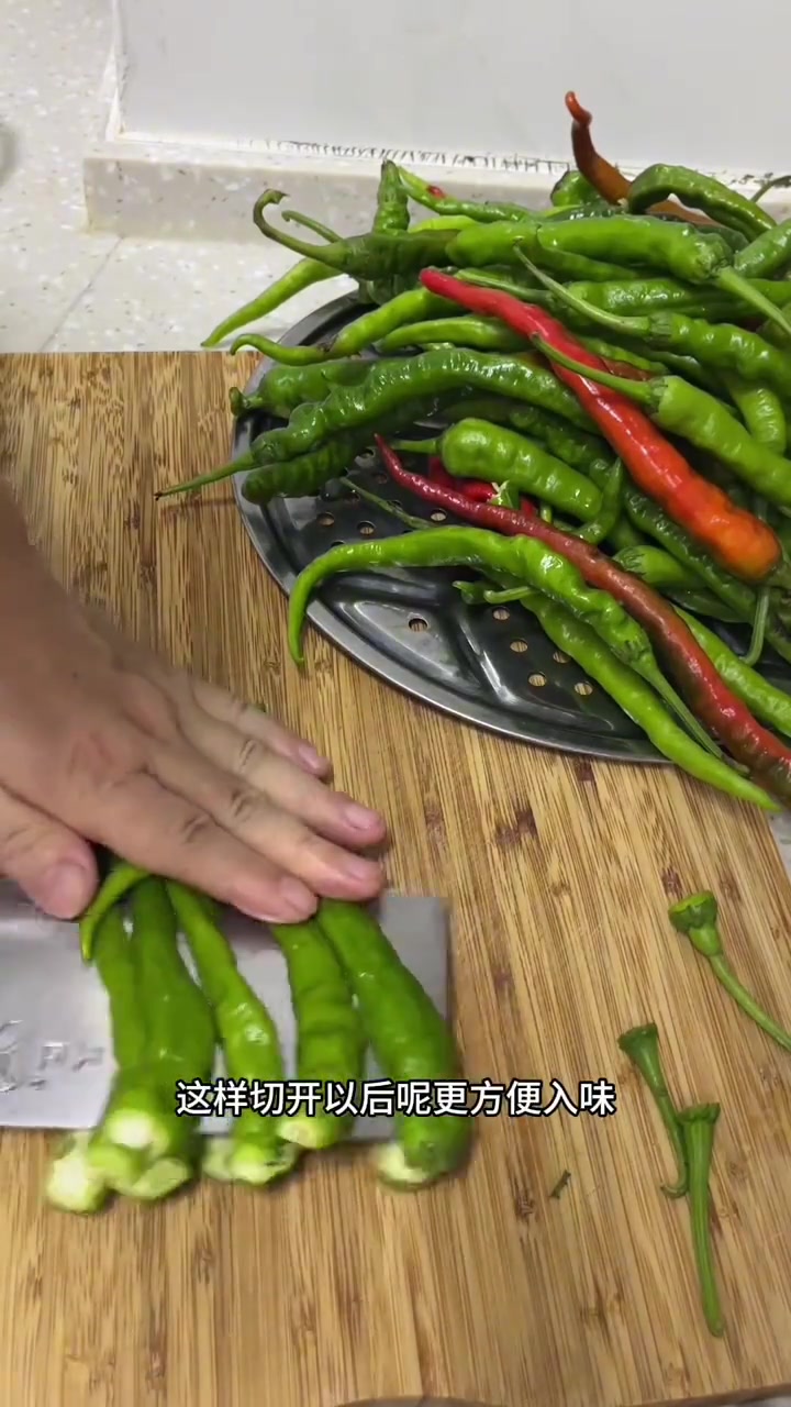 这个季节小辣椒这样腌一年四季都能吃
