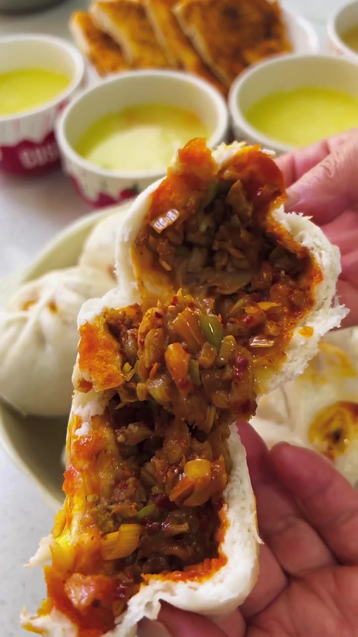 今日早餐南瓜稀饭，茄子包子