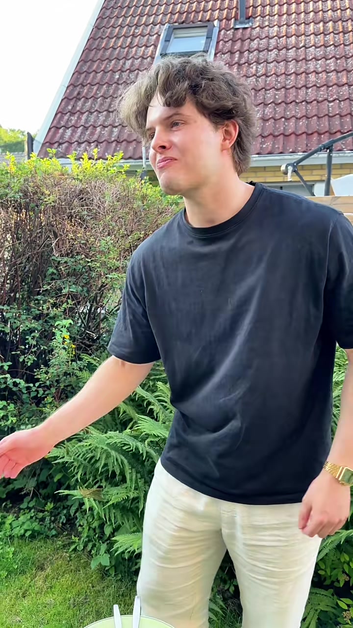 瑞典小舅子给中国姐夫吃瑞典很臭的那种鲱鱼罐头