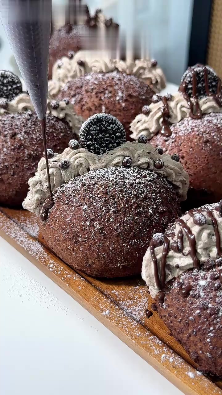 奶油爆浆啦！奥利奥巧克力酥粒面包！多重口感超级好吃！