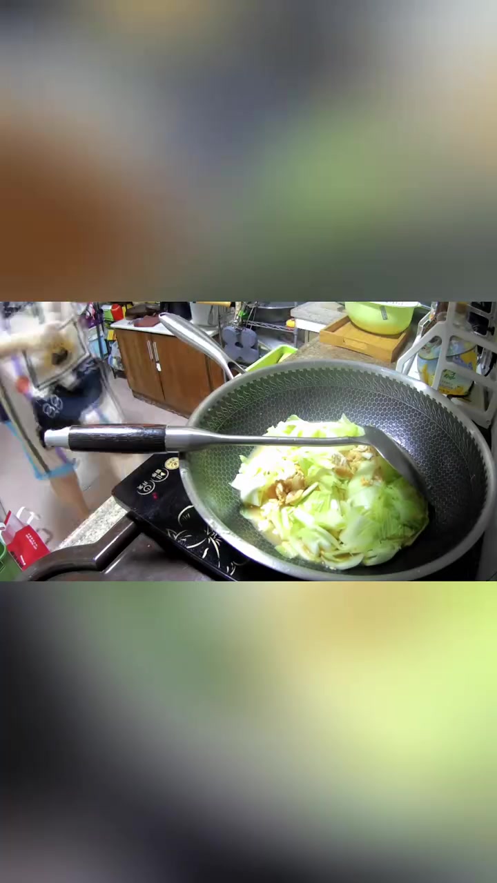 一颗鸡蛋就能简单上汤,这碗白菜太鲜甜了~