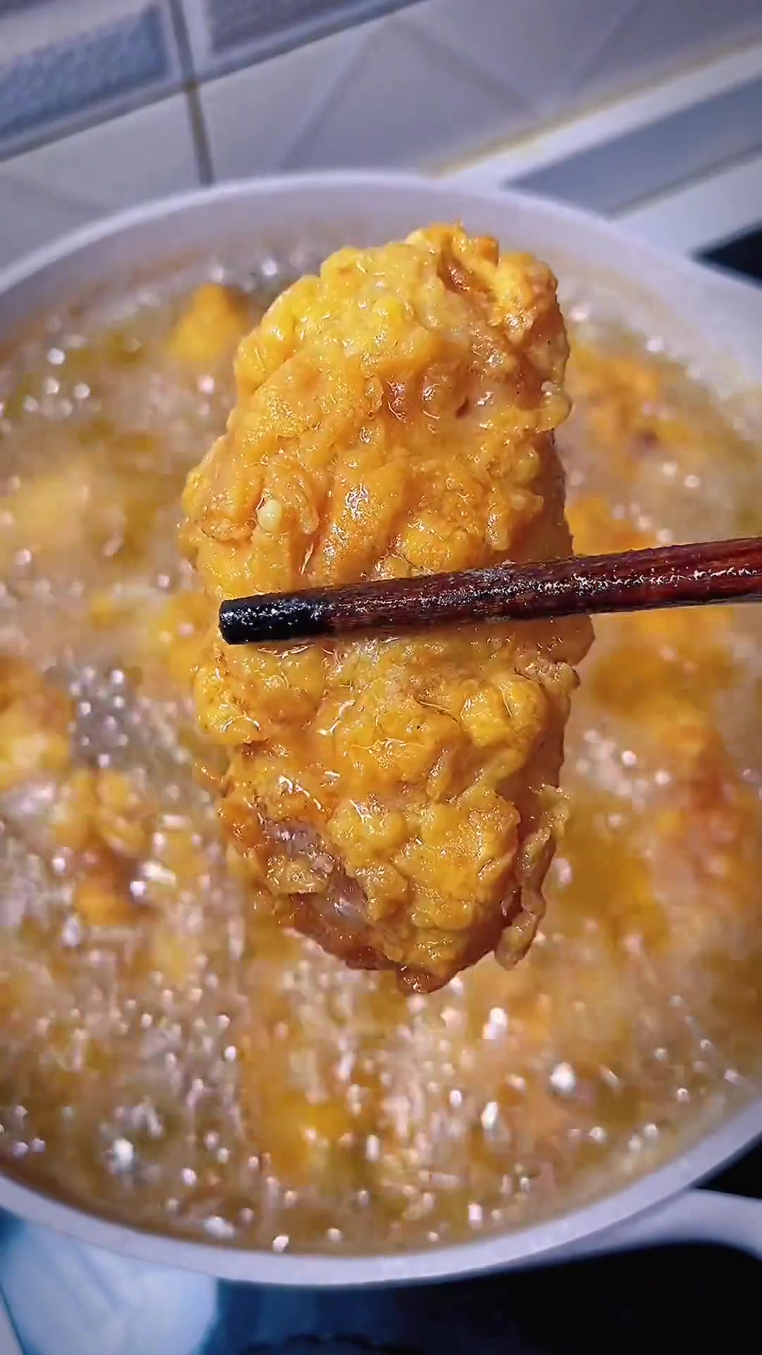 在家做孩子爱吃的炸鸡翅薯条，干净好吃不用点外卖
