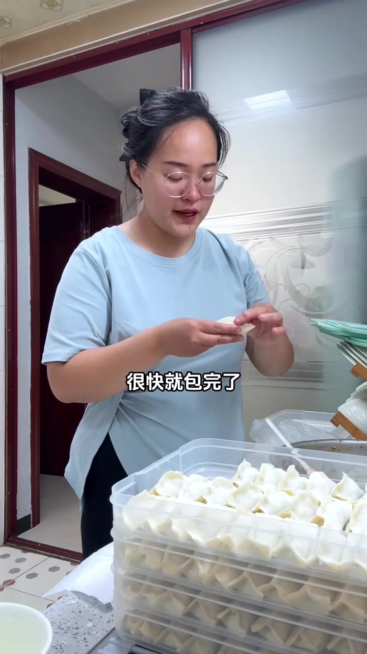 今天早上给娃做了牛肉锅贴、牛奶蛋花汤,锅贴按照橙姐方法煎的做早餐真的很方便