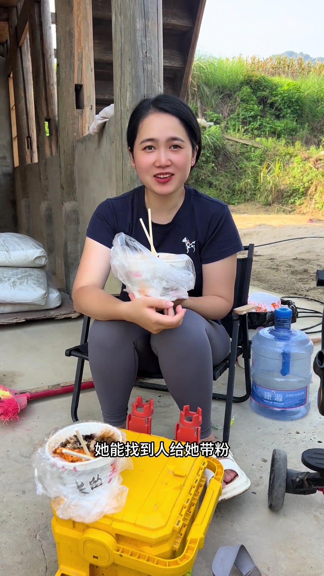 简先生心心念念，打渔村解锁军鱼，小橘子成功路亚