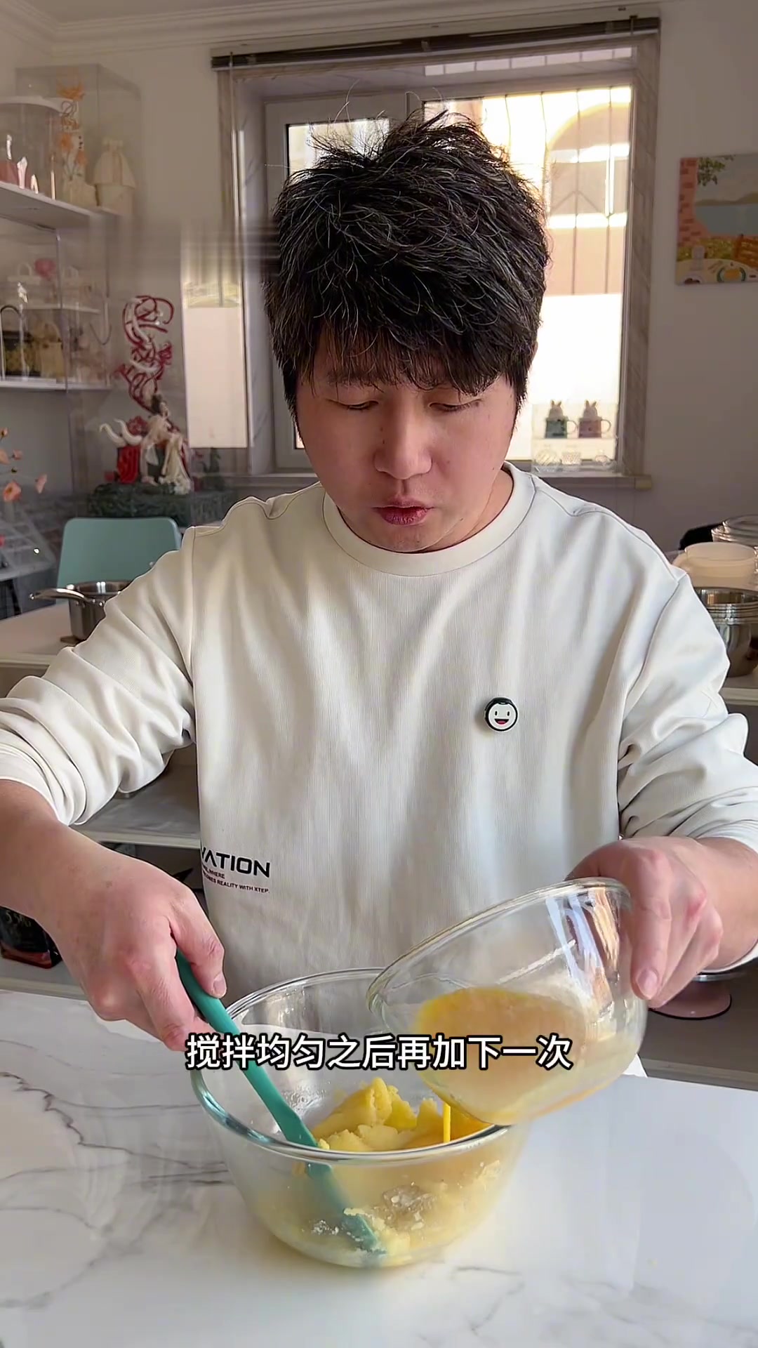 迷你小泡芙一口一个，奶香浓郁，没人能拒绝的小甜品