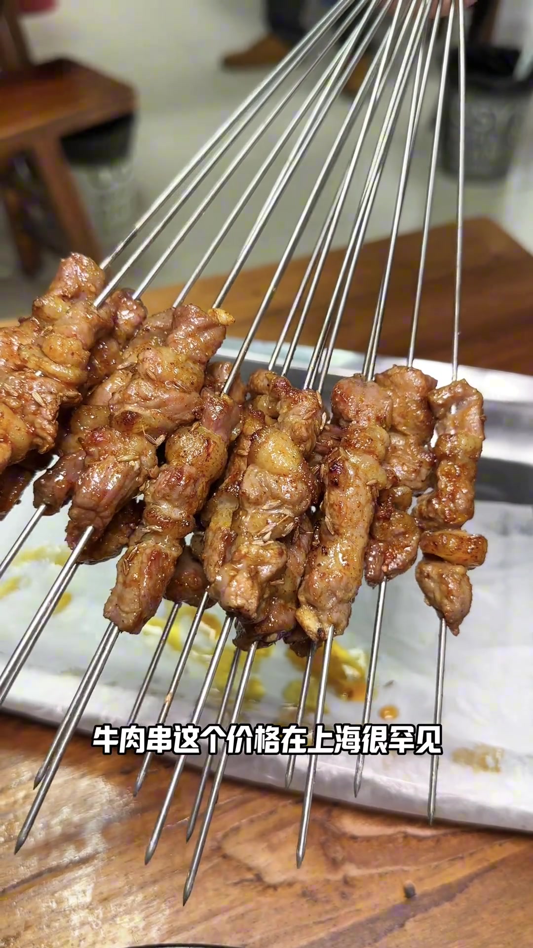 一家店仅卖三道菜，竟把菜单混一轮！