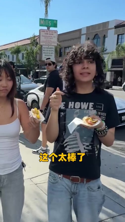 美国富人区卖花式煎饼果子……一天能赔1000吗？她说像……确实像