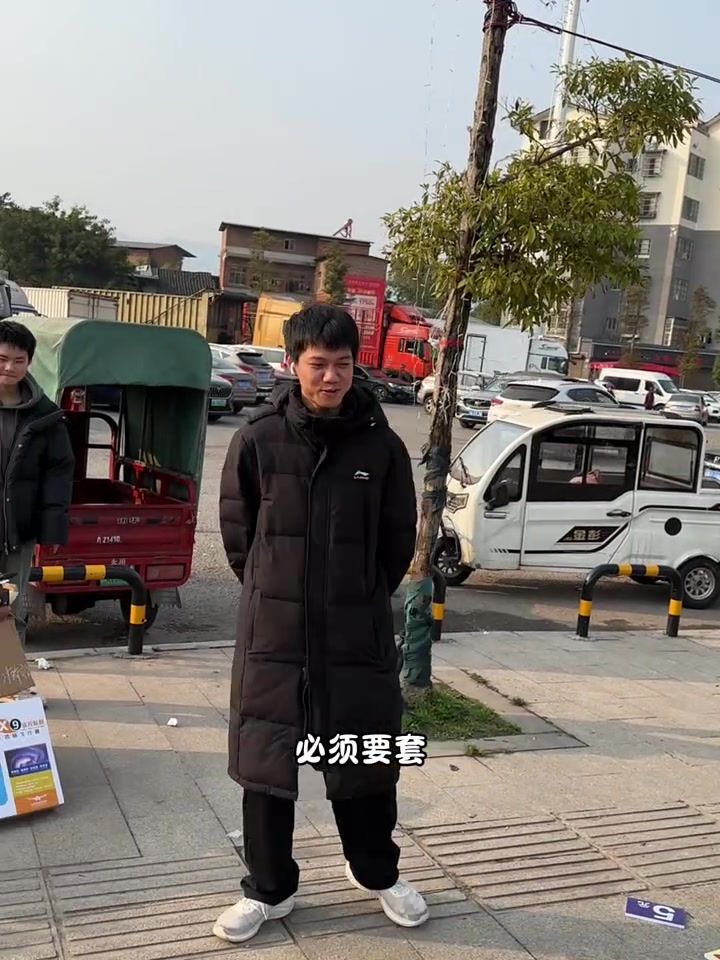 玩这个套圈圈过瘾,套中多少就拿走多少!