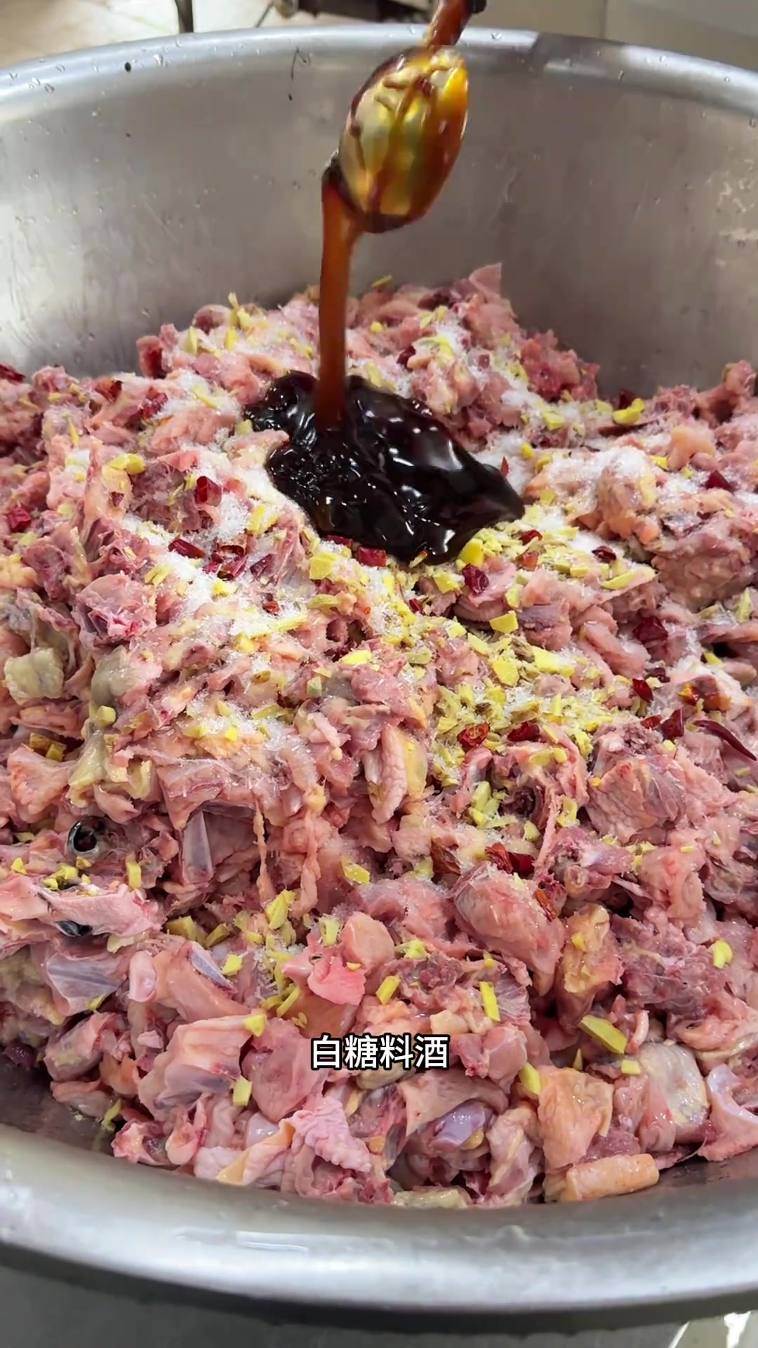 食堂大锅菜香菇虫草花蒸滑鸡做法，简单鲜香