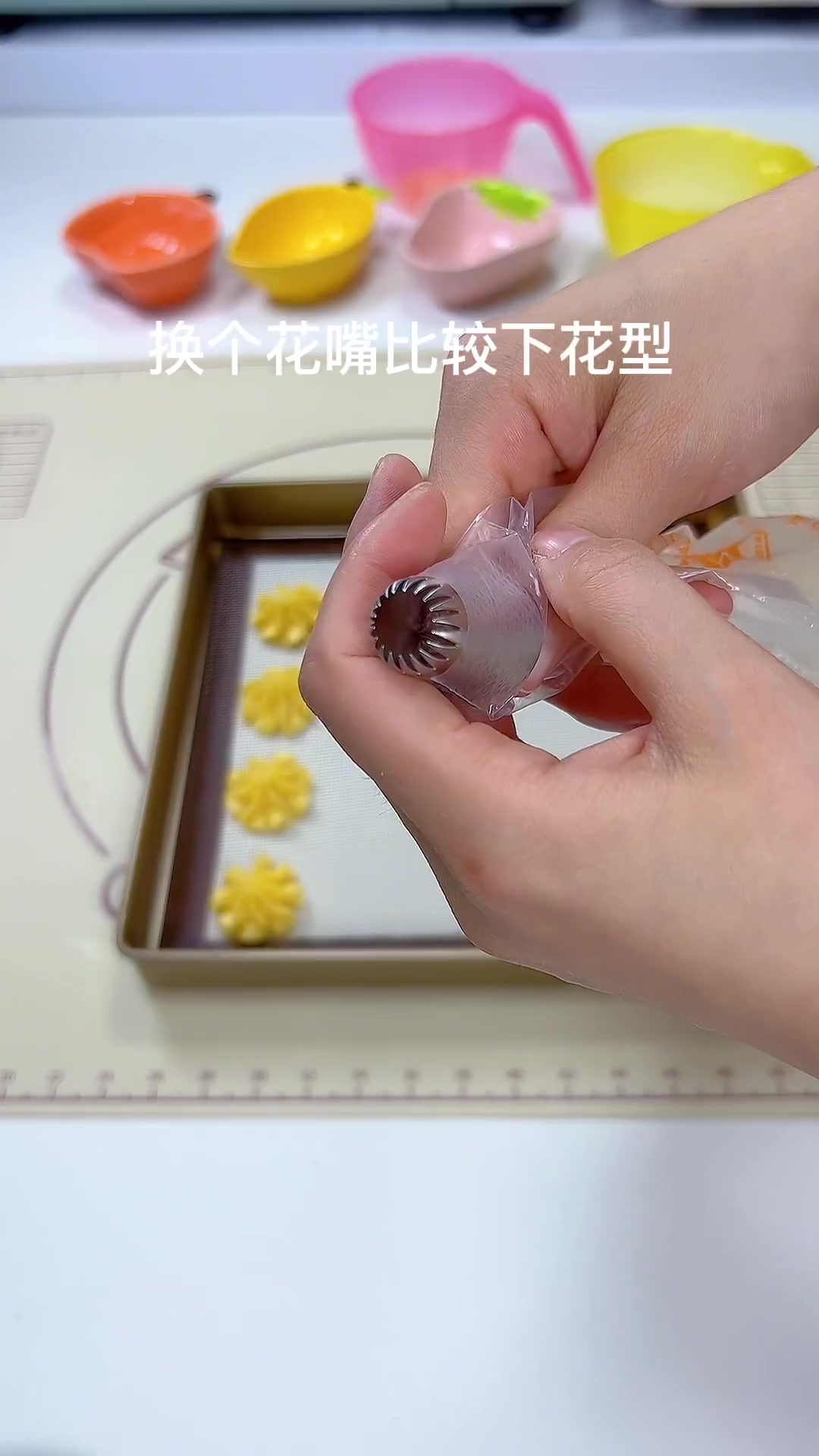 小泡芙，挤点奶油，一口一个很满足，做的少了不够分