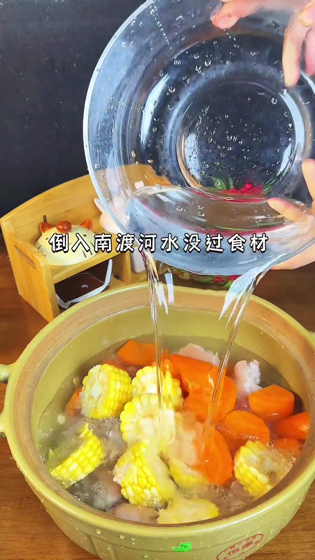 炖猪脚汤多一步，软烂入味超鲜甜，一碗停不下