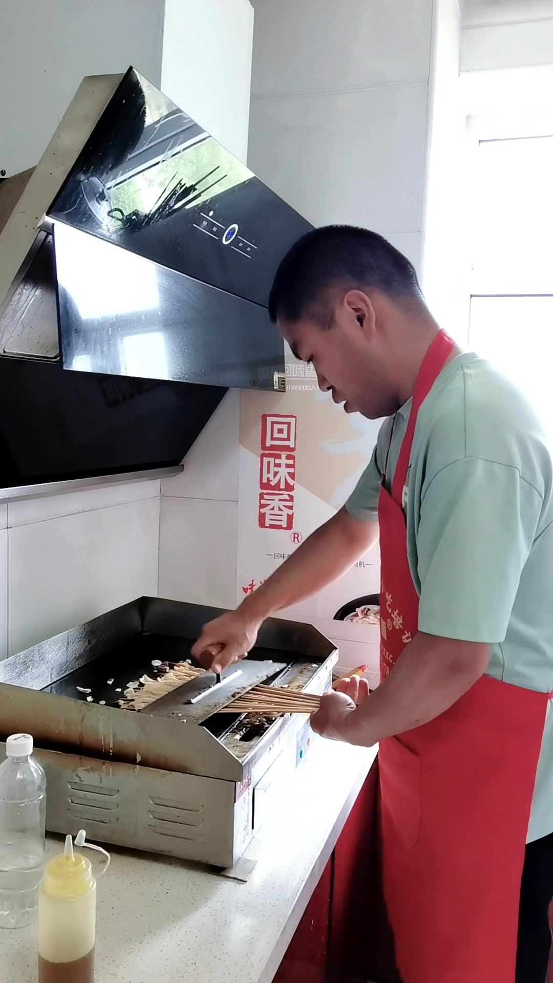 铁板鸭肠鱿鱼酱料熬制0失败,回头客暴增!炭火烧烤羊肉串培训