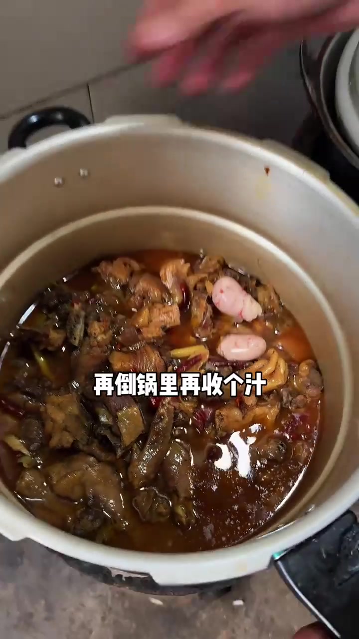 为了筹备小院的食材，今天来到养鸡农户家看看跑山鸡
