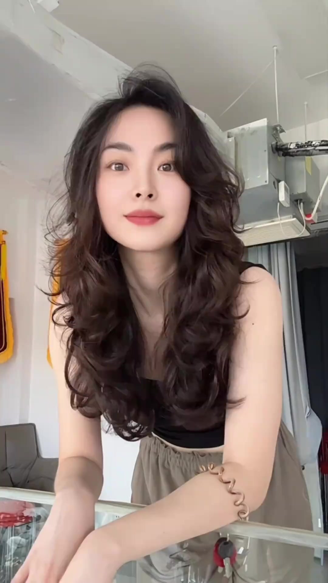 高层次免打理烫发,长发女生根据脸型设计更美