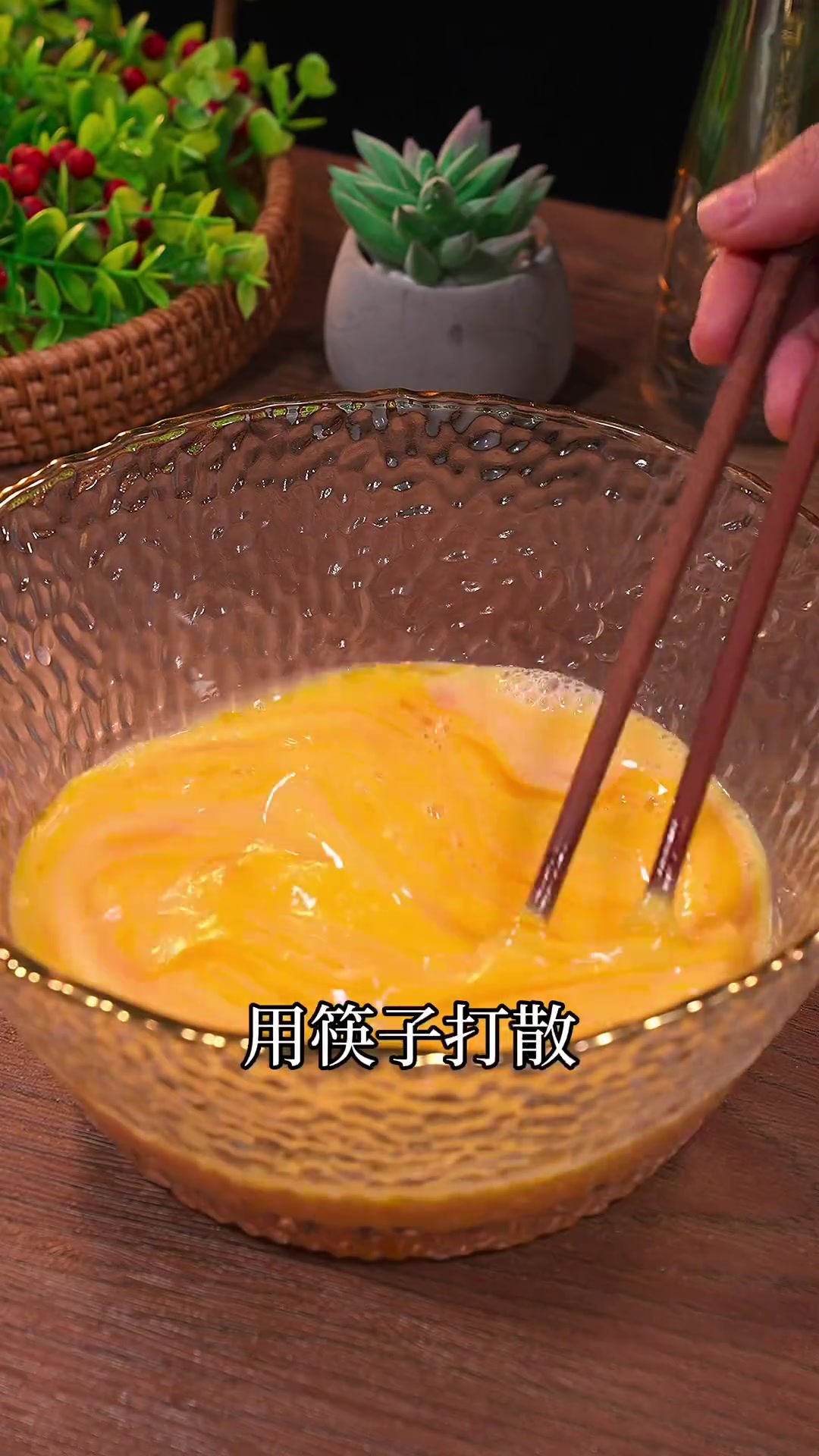 5个鸡蛋半盒牛奶一包蛋糕粉，烤箱或电饭煲就能做蛋糕