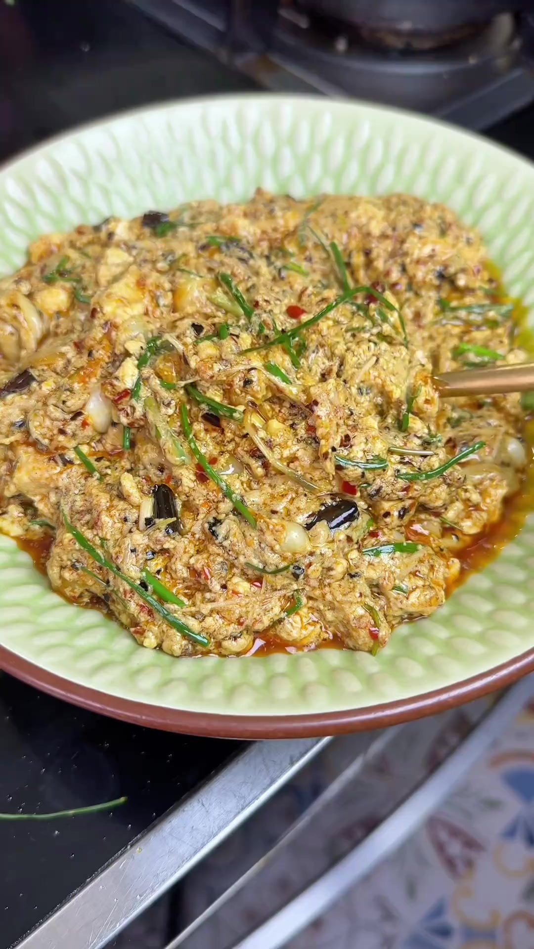 臭豆腐的100种做法：小野葱炒臭豆腐