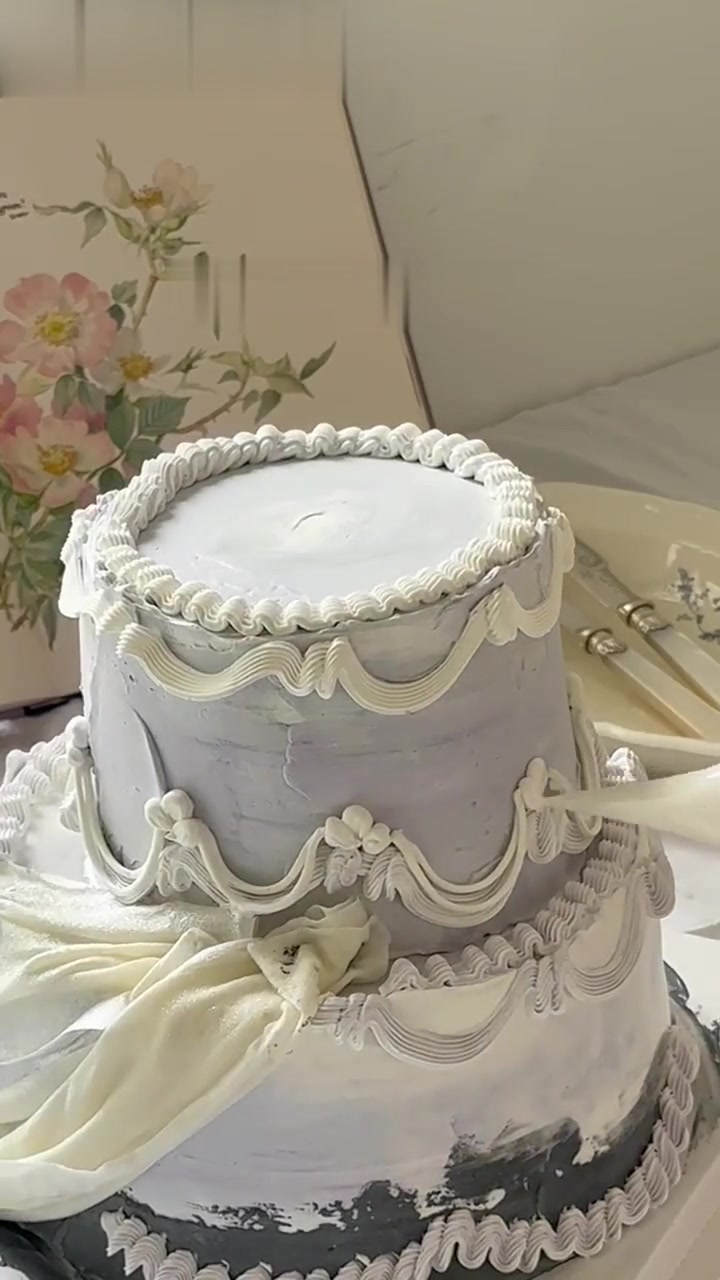 礼服裱花蛋糕｜给18岁成人礼女孩准备的蛋糕