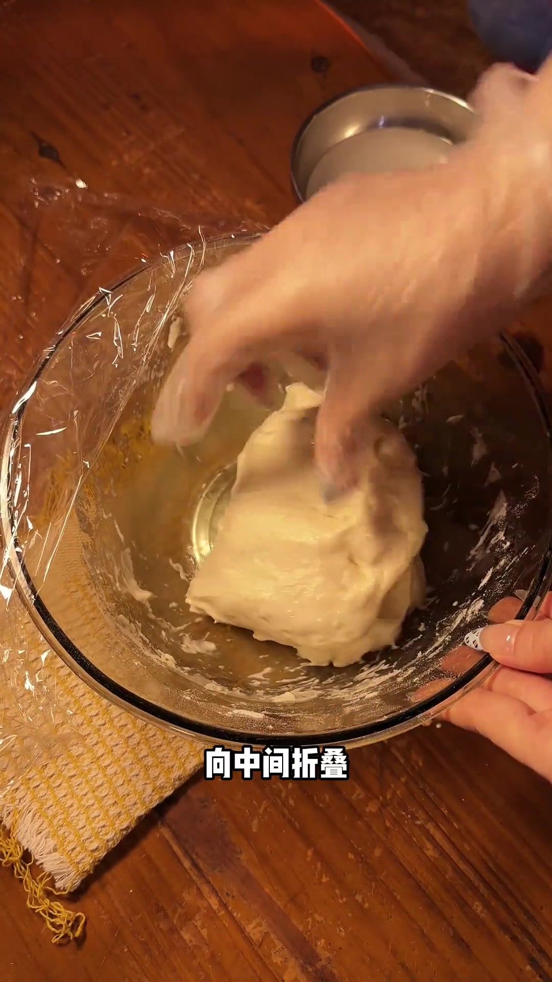 免揉面！超简单软底意式披萨教程，红肠芝士超幸福