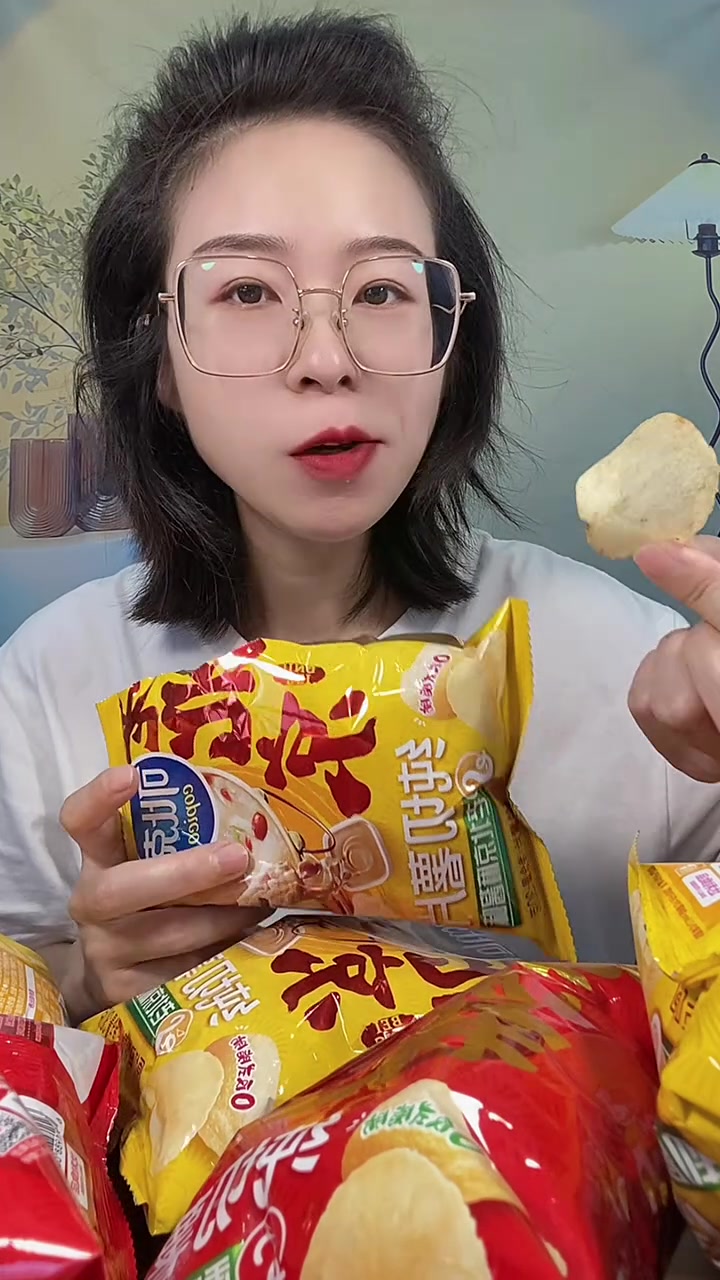 可比克纯切薯片,五个地点特色口味,四川藤椒味,贵州酸汤味,北京麻酱味,东北烧烤味,重庆火锅