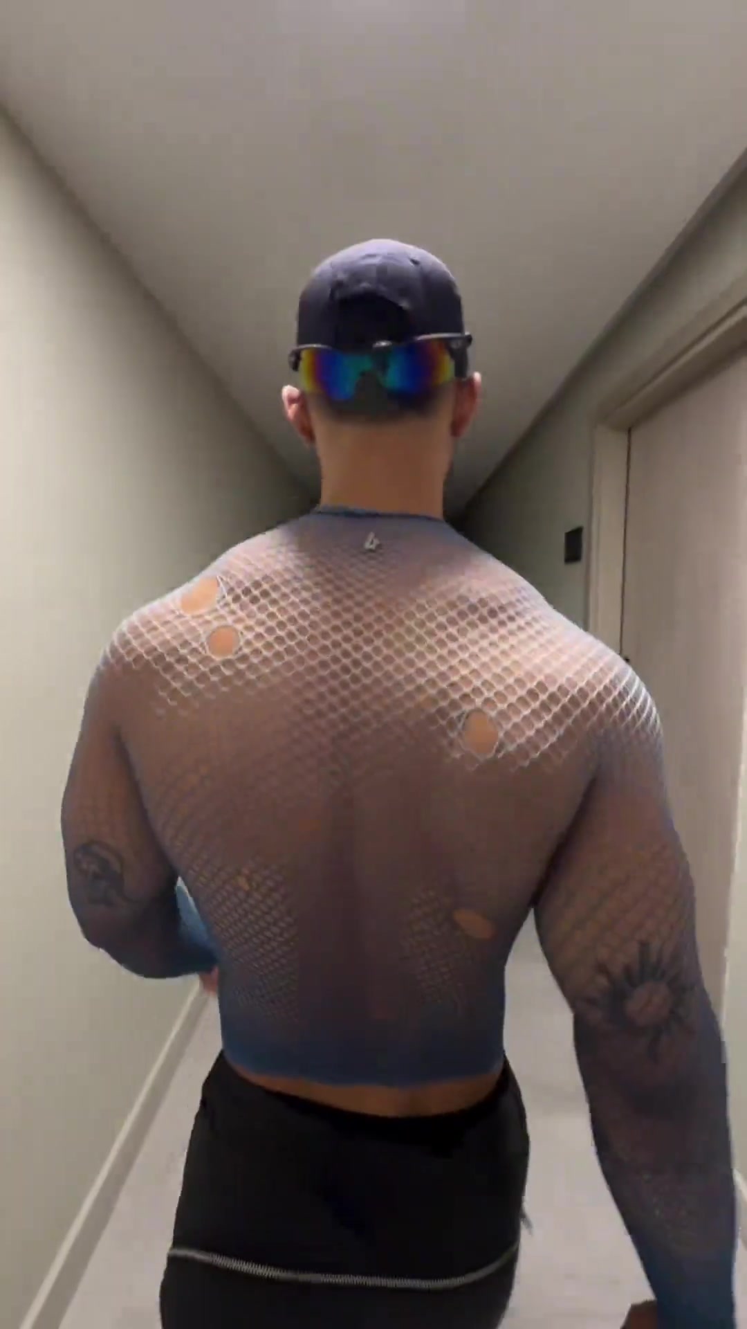 肌肉型男,夜魔来袭,荷尔蒙爆棚,美背杀惊艳