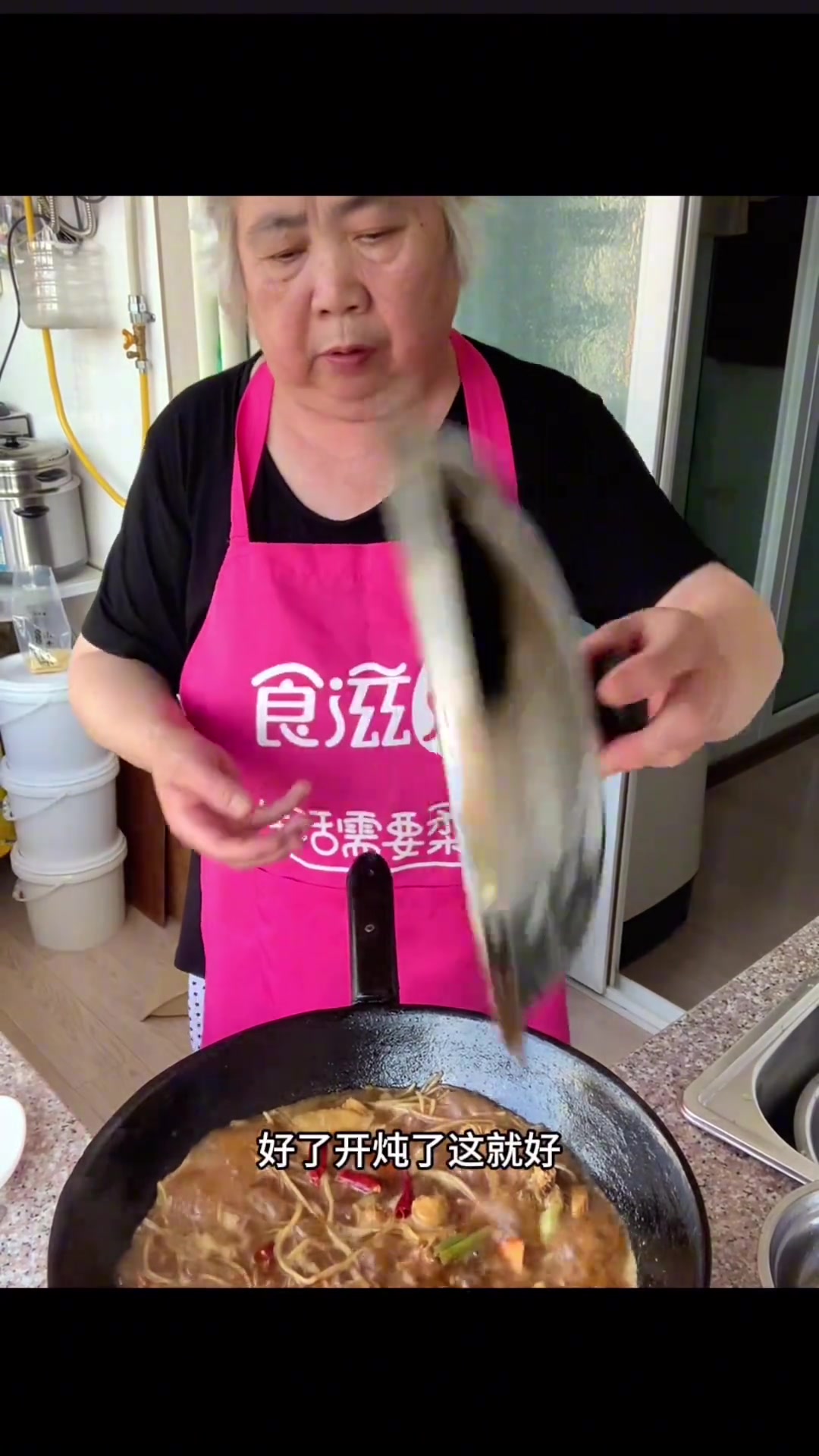 东北粉条炖啥都好吃，黏糊劲道超入味