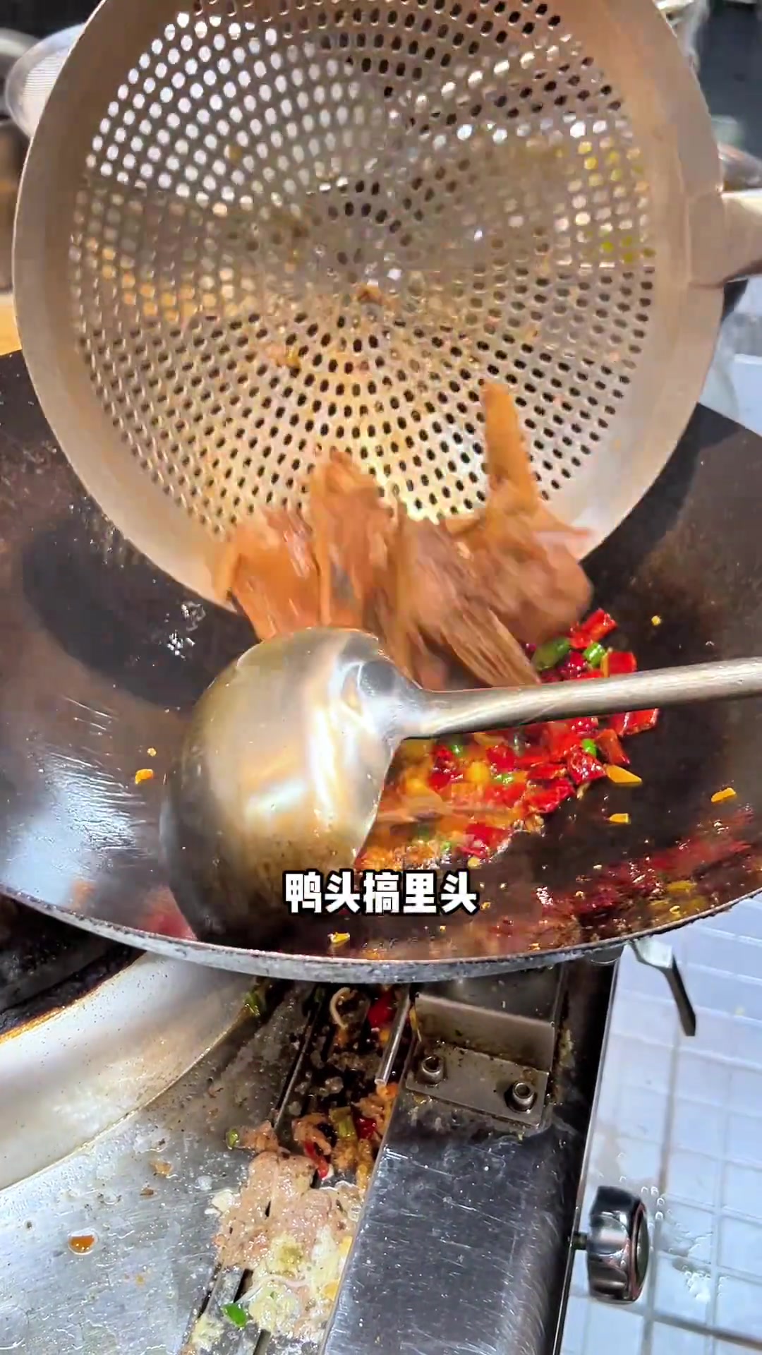 香辣鸭头先卤后炒的鸭头更下8+1