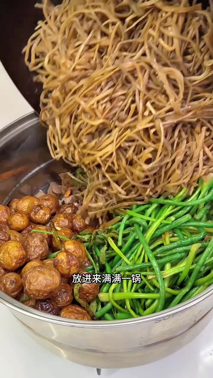 做「小土豆牛肉酱菜」就是太费饭了……没有小土豆也可以不放,做牛肉酱菜也是超好吃 美食 牛肉