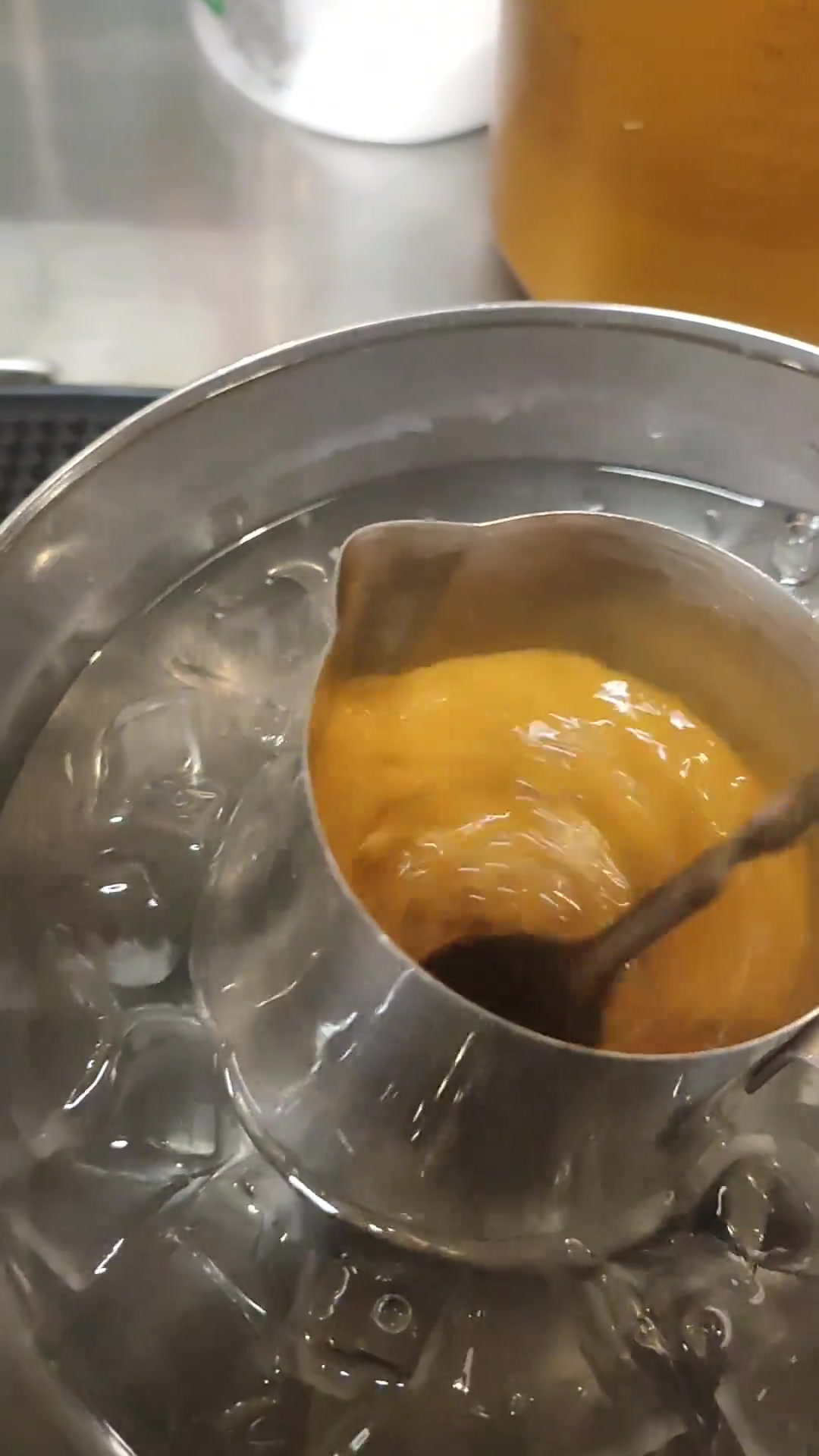 港式冻奶茶快速出品方法