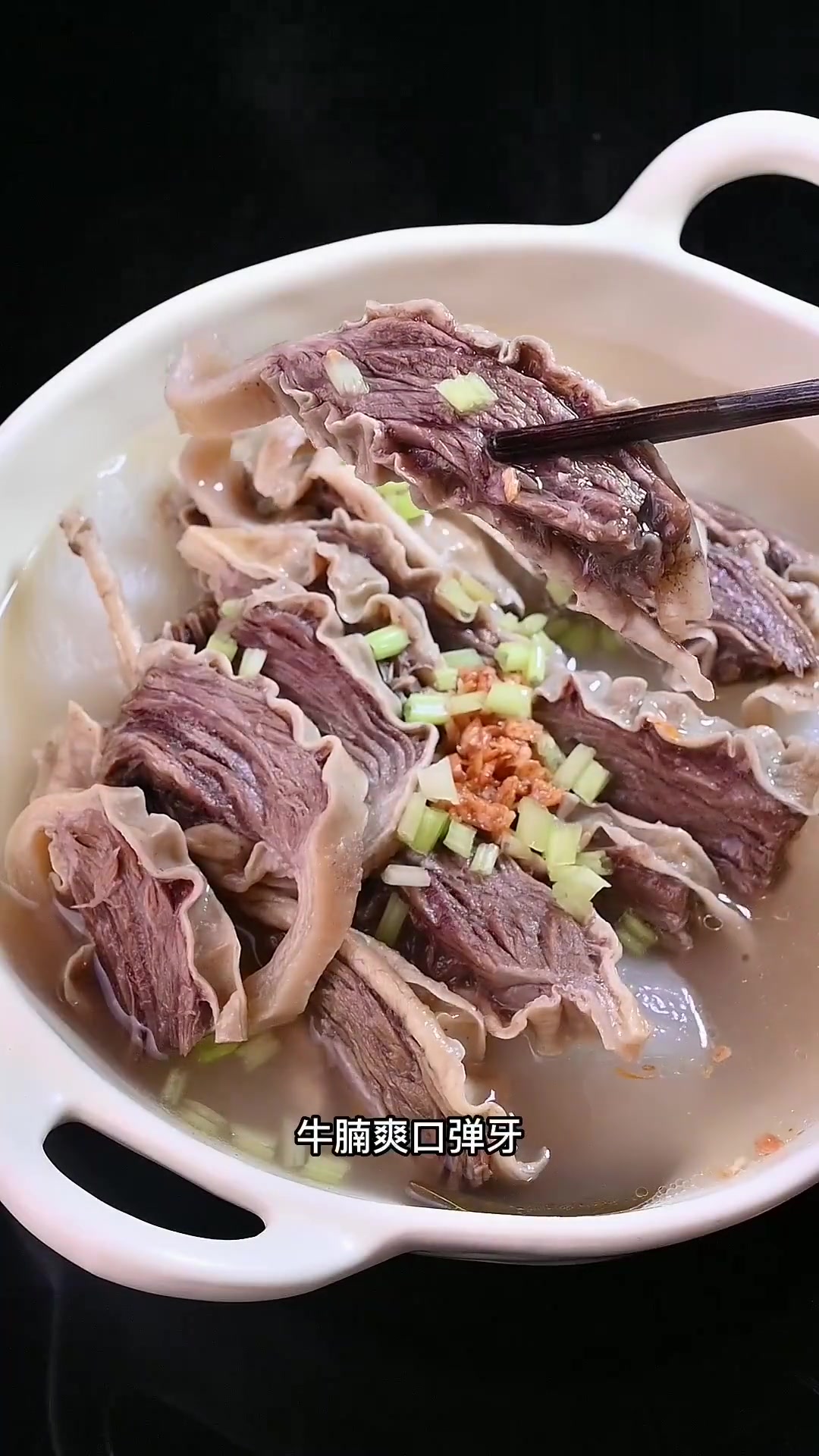港式「清汤牛腩」牛腩嫩滑入味牛骨汤清味鲜，萝卜清甜入口即化