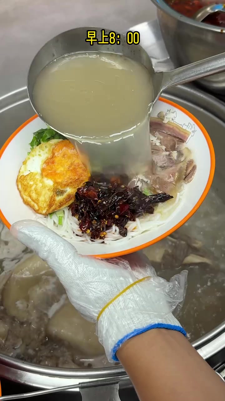 沉浸式观看我们两兄弟卖羊肉粉的一天，今天也是元气满满的一天