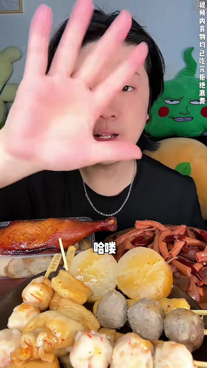 炎炎夏日整点爆辣美食排排汗～这个鸭食带老板说“有点”辣,其实赶上曹氏了,还有小贵糖醋排骨和