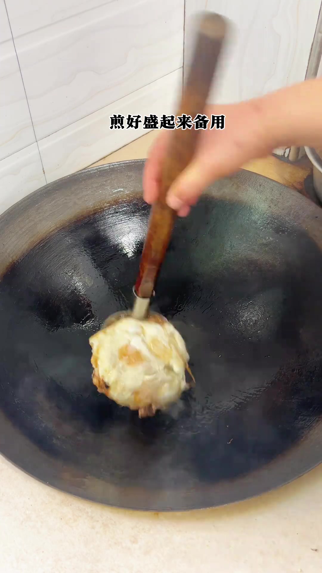 江西人的早餐最喜欢吃上一碗热气腾腾的汤煮年糕啦，Q弹有嚼劲好好吃就是天天吃都吃不腻！