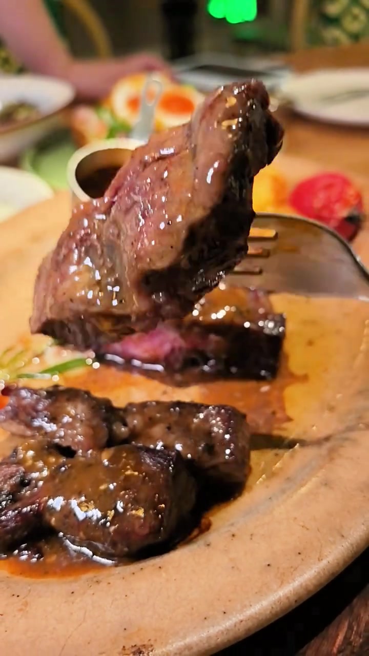 和闺蜜来吃泥靴，我爱芥末酪梨虾炸蛋吐司和牛排