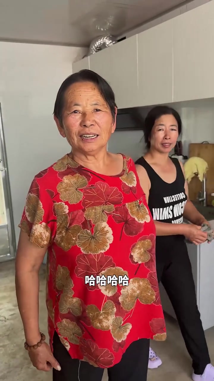 看看姥姥是怎么晒土豆干的,都上牛肉超级香