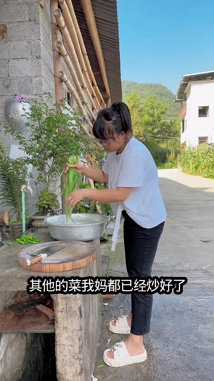 浑身长满霉的腊肉咋洗？蒜苗炒腊肉超香！