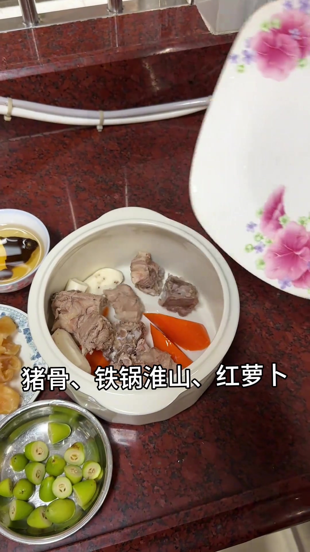 潮汕石橄榄炖黄花胶汤，清香甘甜又爽滑！