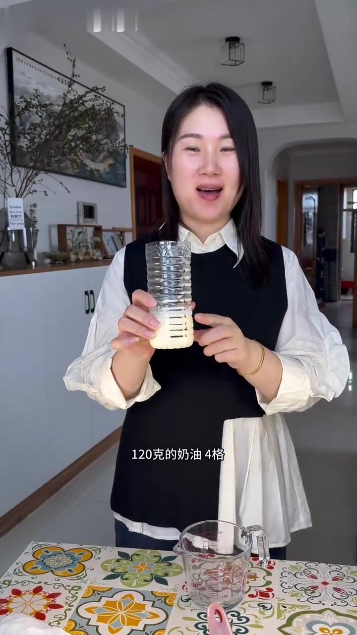 在家做巴斯克蛋糕超简单，全程只要搅一搅，就能做出来的巴斯克草莓慕斯蛋糕，新手也能成功，0失