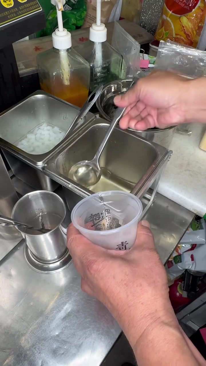 老式粉冲奶茶,街边经典小吃,美味回忆