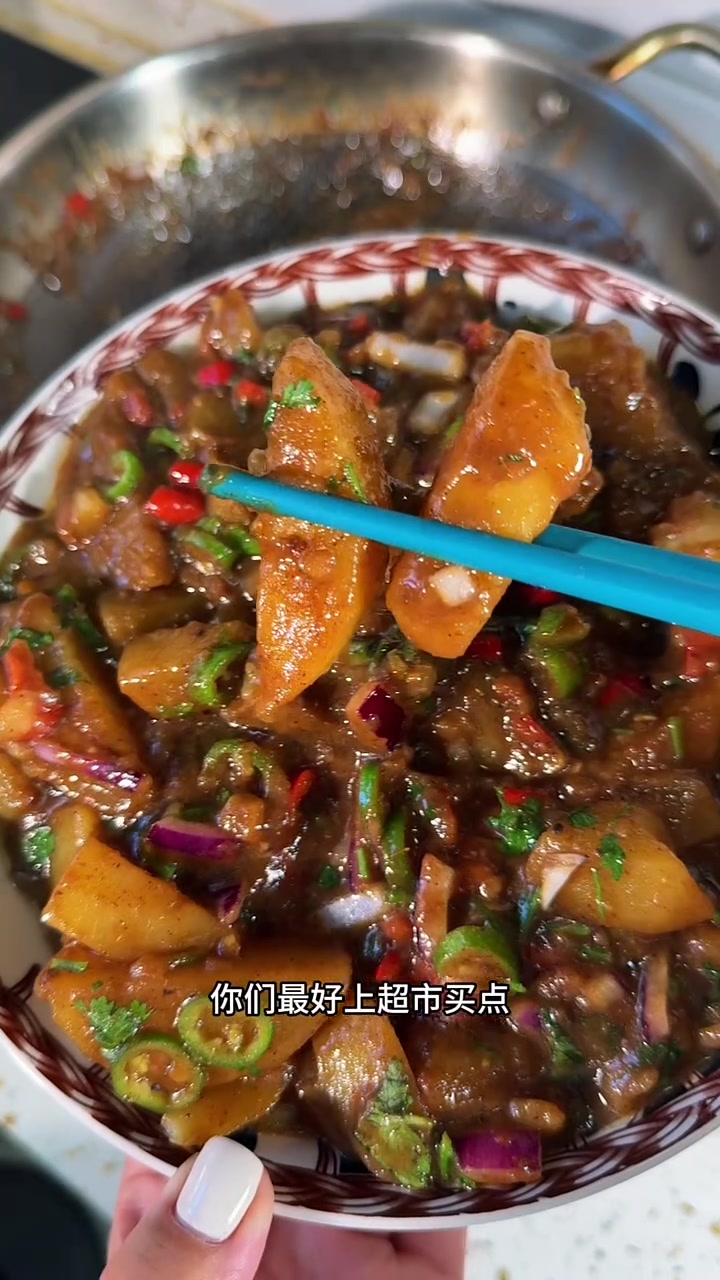 这东北土豆酱 整点白菜叶 包饭包你就吃吧 一吃一个不知声！