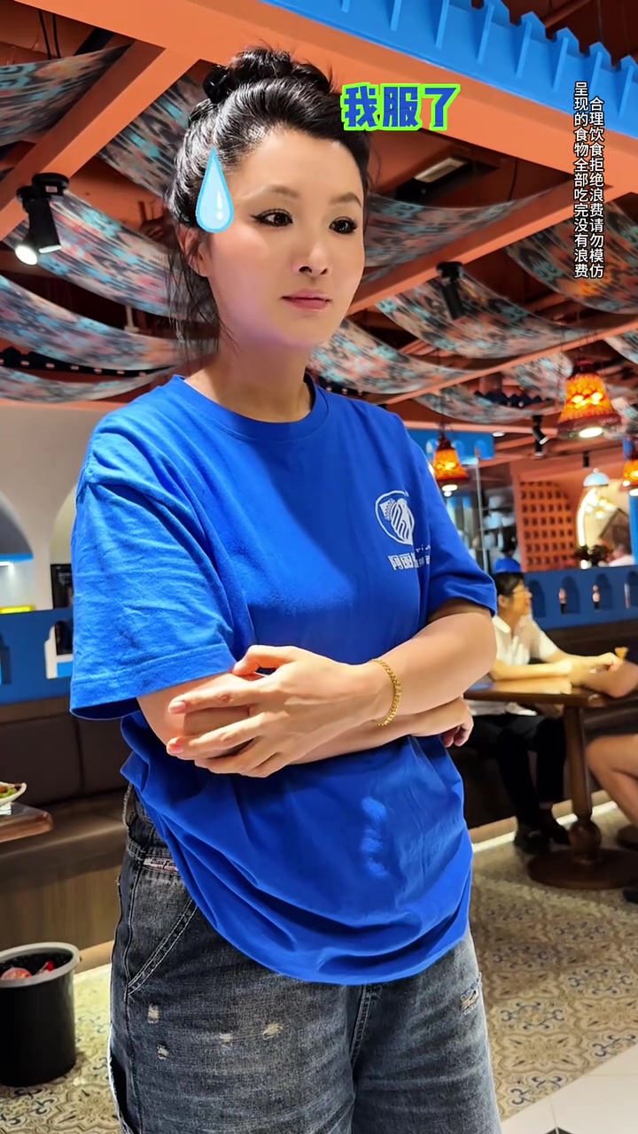 狂炫新疆拌面无限免费续面美女老板都惊呆了