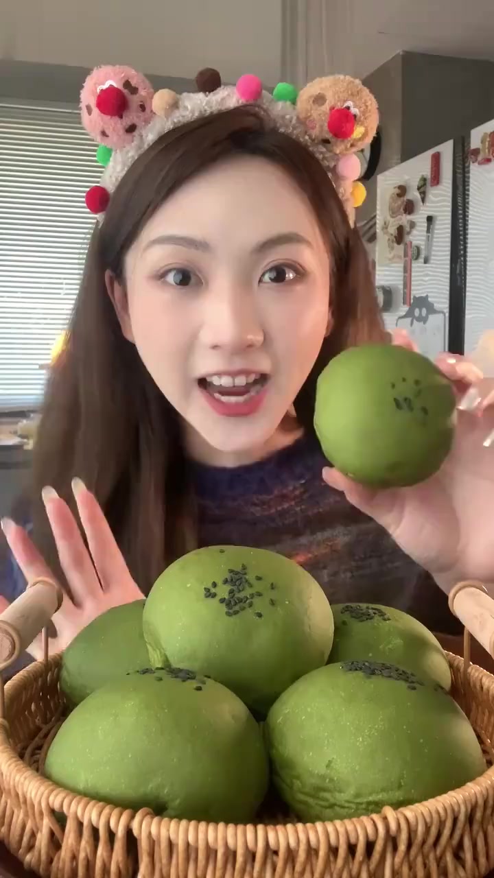 烘焙vlog|今天做了免揉版本的抹茶红豆麻薯包，简单又好吃，新手也可以轻松学会！