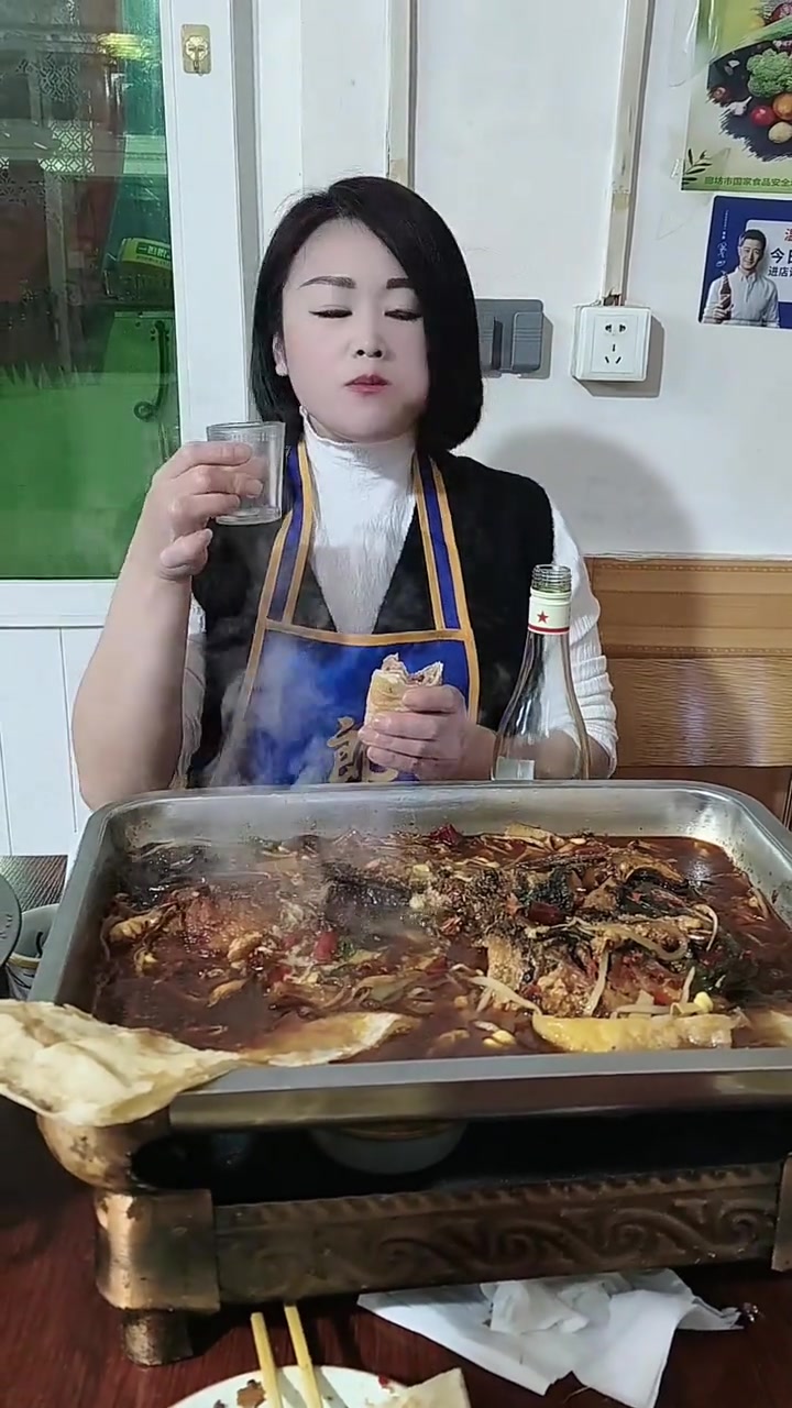 今晚和朋友一起吃烤鱼