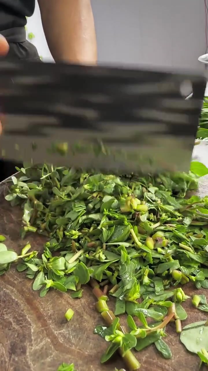 陕西农村生活野菜菜盒子做法超香快来瞧