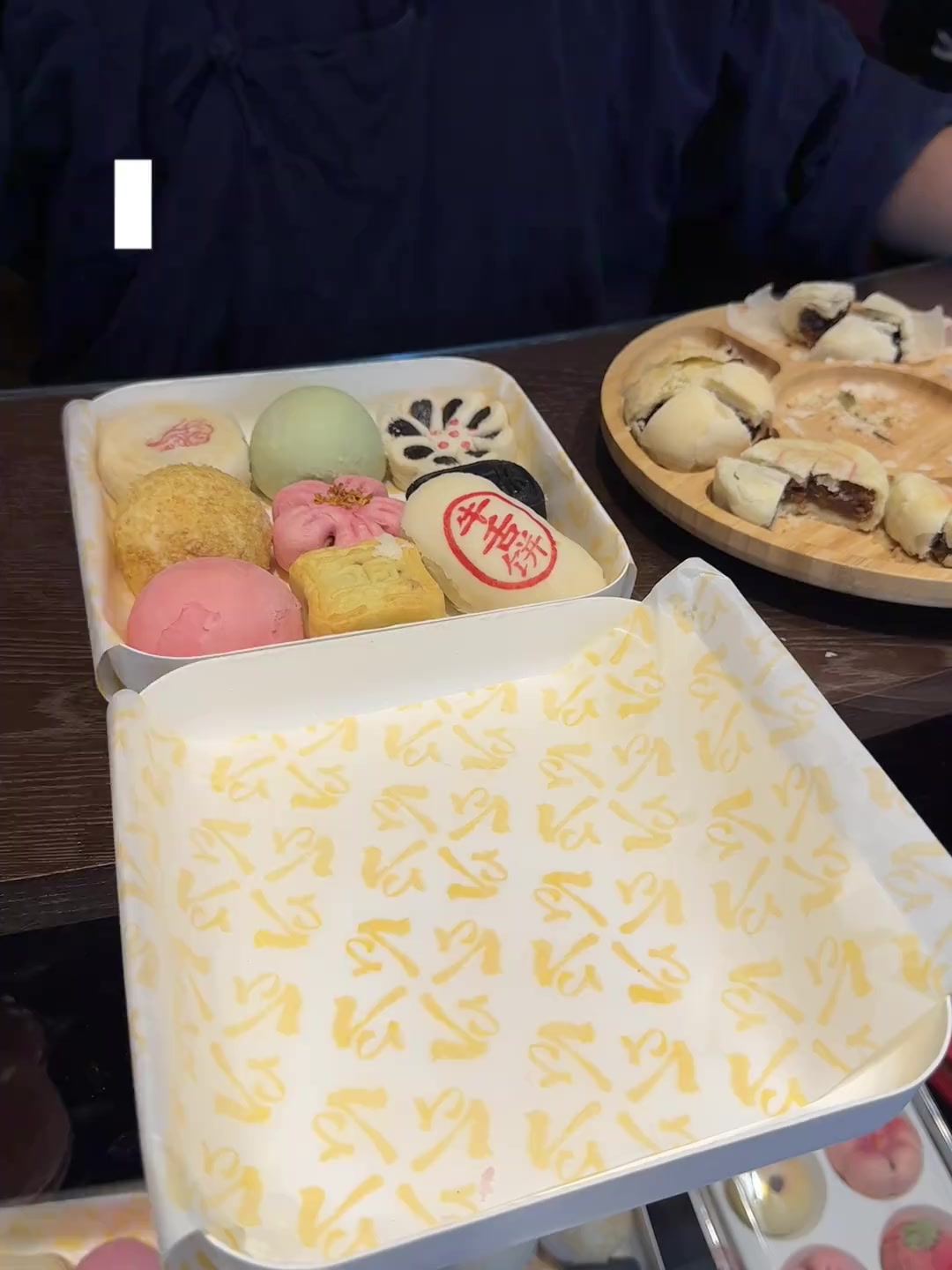 沉浸式打包124元一盒的老北京糕点
