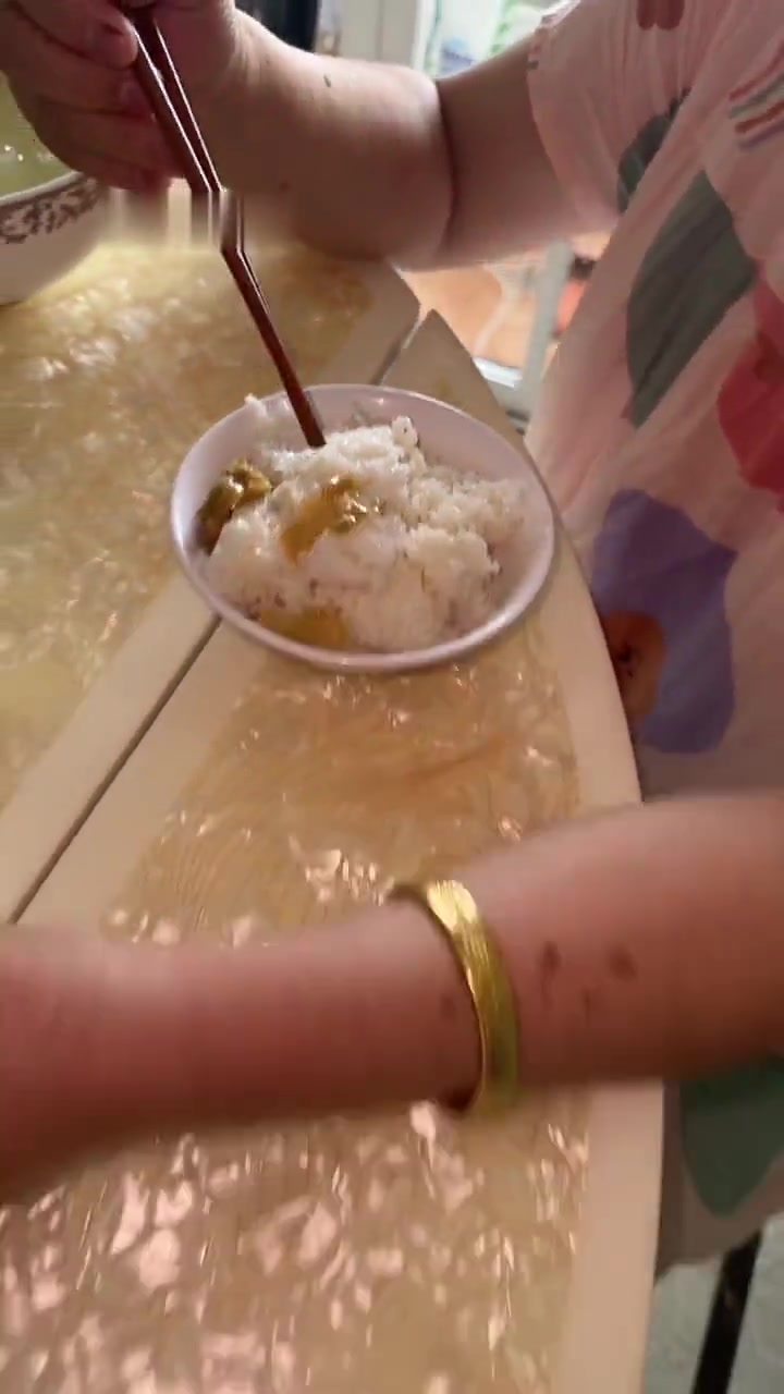 天热婆婆没买菜，备得福榨菜配饭方便又下饭