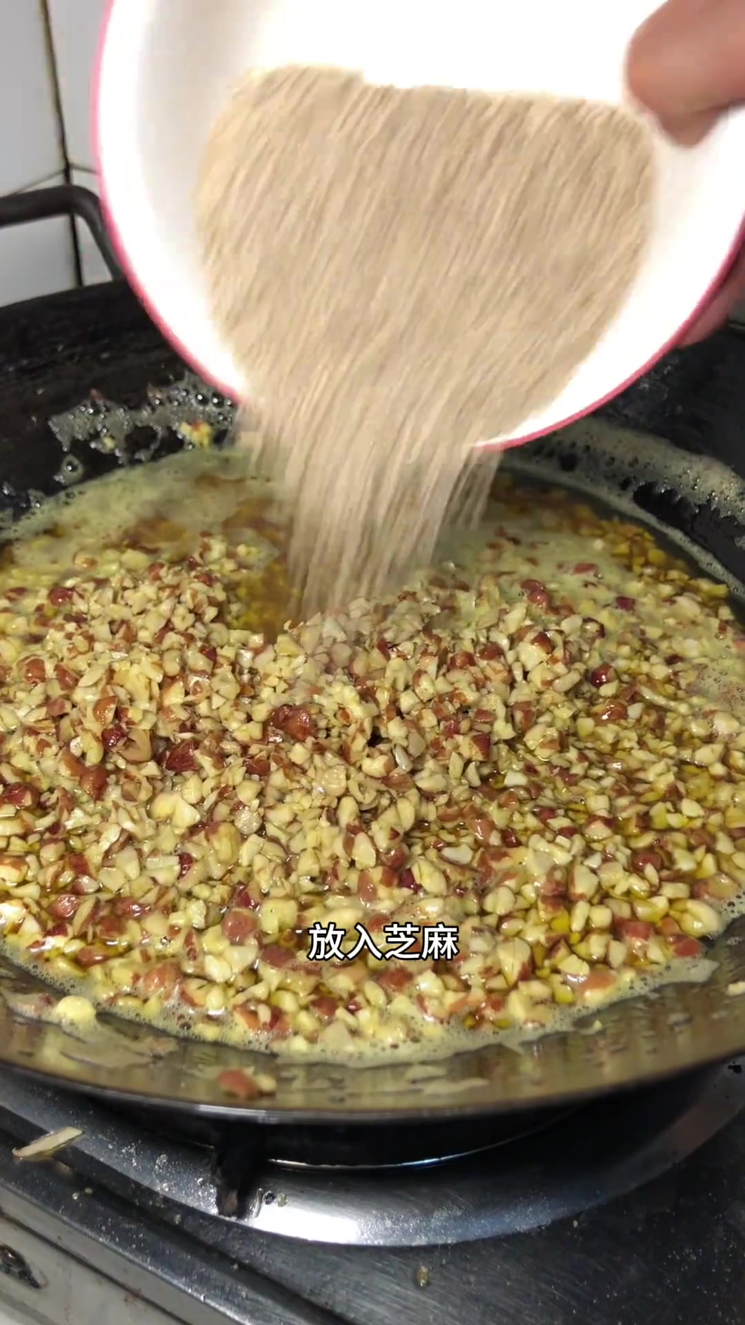 一勺花生辣椒酱,加馍拌面超好吃,香辣过瘾