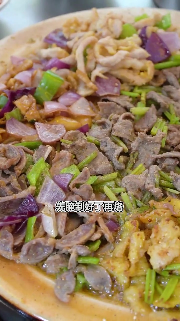 石板烙锅无烟又不串味,烙出来的菜又嫩又安逸