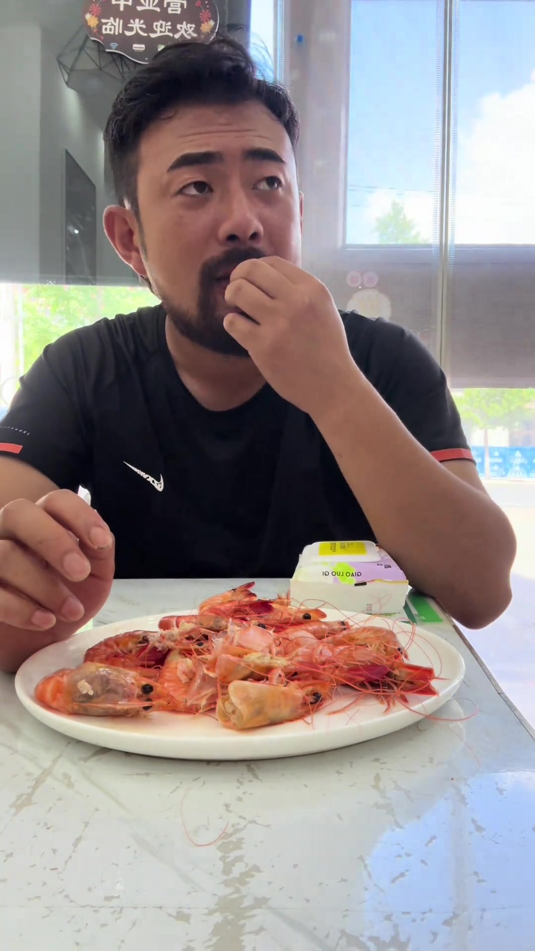 鸡尾虾黑虎虾养殖虾对比，口感味道竟差别不大？